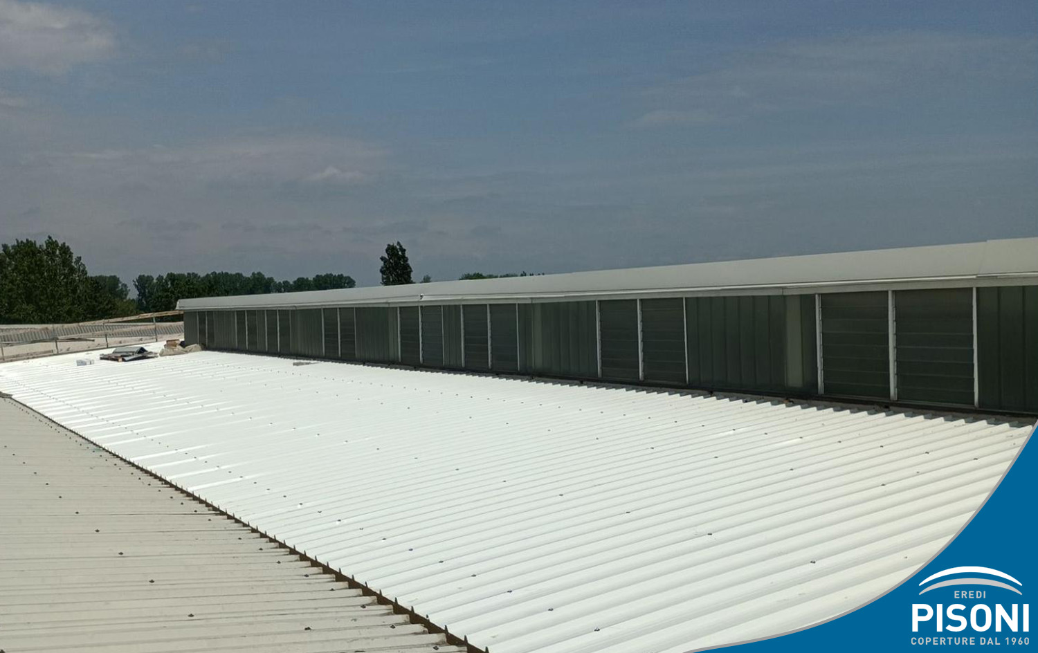 La copertura a shed è una soluzione funzionale e innovativa diversa dai classici lucernari per il tuo edificio industriale