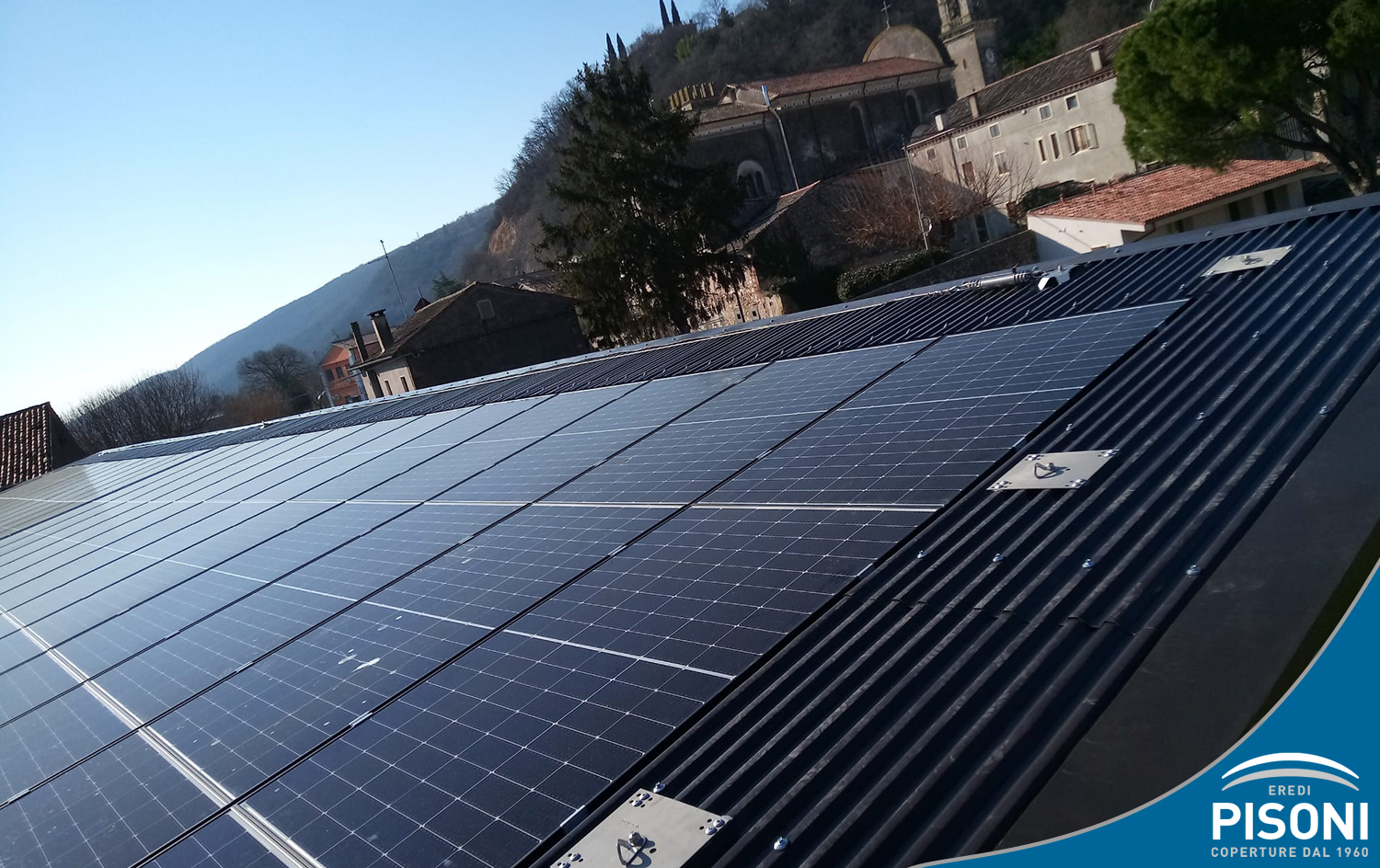 L'impianto fotovoltaico integrato è la soluzione perfetta nelle situazioni in cui si vuole integrare ogni parte del sistema nella struttura portante dell'abitazione